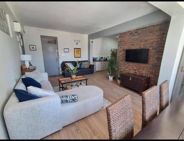 2 BEDROOM APARTMENT FOR SALE IN SEA POINT